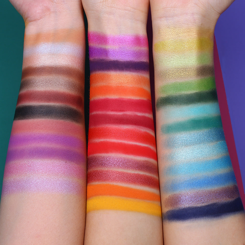 Spotlight 40 Color Eye Shadow Palette With Bruses